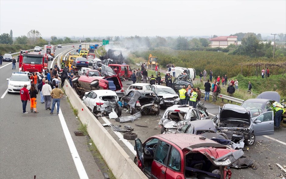 tesseris-nekroi-apo-karampola-stin-egnatia